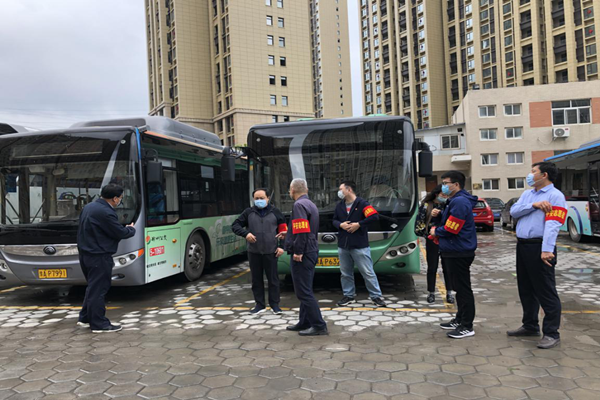 中共鄭州赫喆文化傳播有限公司黨支部開(kāi)展“疫情防控常態(tài)化，為公共交通助力”志愿服務(wù)實(shí)踐活動(dòng)