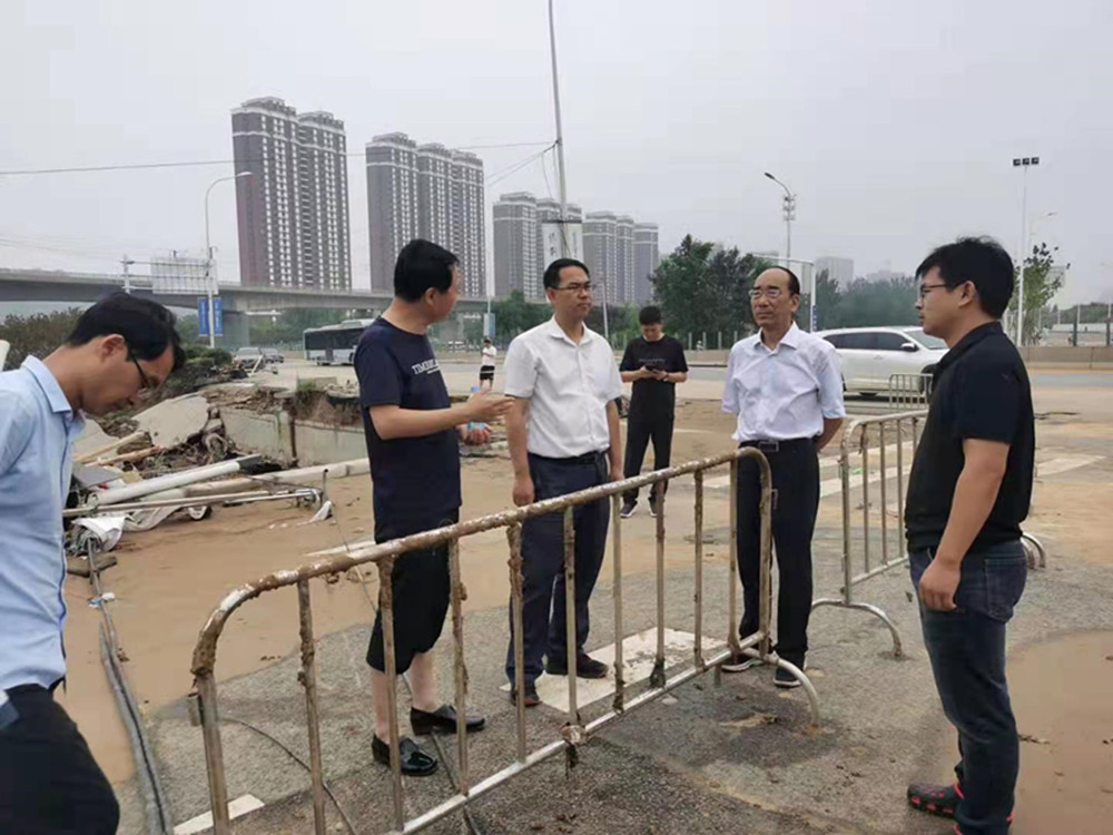 集團公司黨委書記、董事長、總經(jīng)理秦廣遠赴市政項目檢查指導(dǎo)災(zāi)后恢復(fù)重建工作